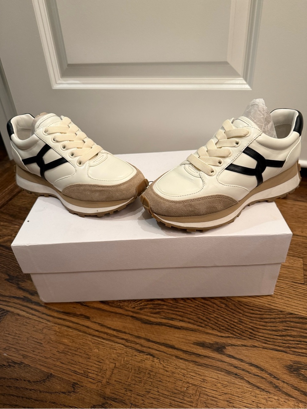 Veronica Beard Valentina Sneaker White/Black 5.5